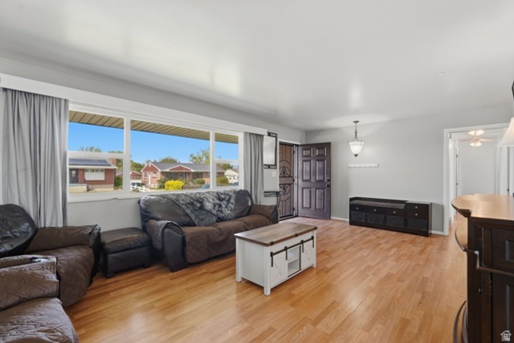 Image 5 of property listing at 5533 W JANETTE AVE, West Valley City, UT 84120