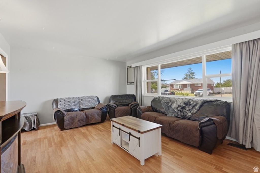 Image 8 of property listing at 5533 W JANETTE AVE, West Valley City, UT 84120