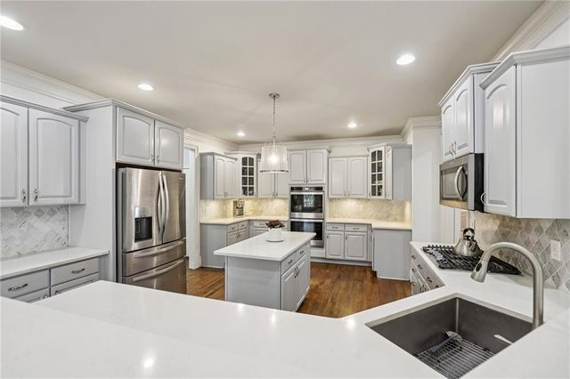 654 Windsor Parkway, Sandy Springs, GA 30342