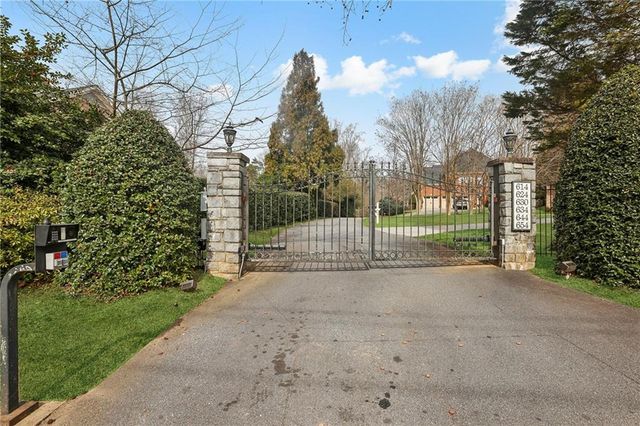 654 Windsor Parkway, Sandy Springs, GA 30342