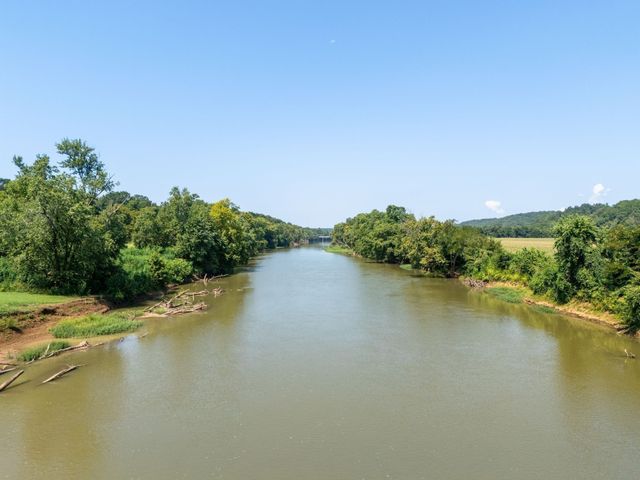 885 Dyer Rd, Hurricane Mills, TN 37078