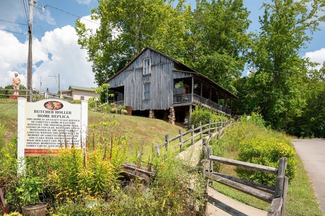 885 Dyer Rd, Hurricane Mills, TN 37078