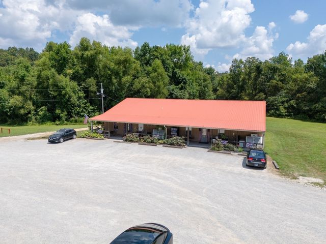 885 Dyer Rd, Hurricane Mills, TN 37078