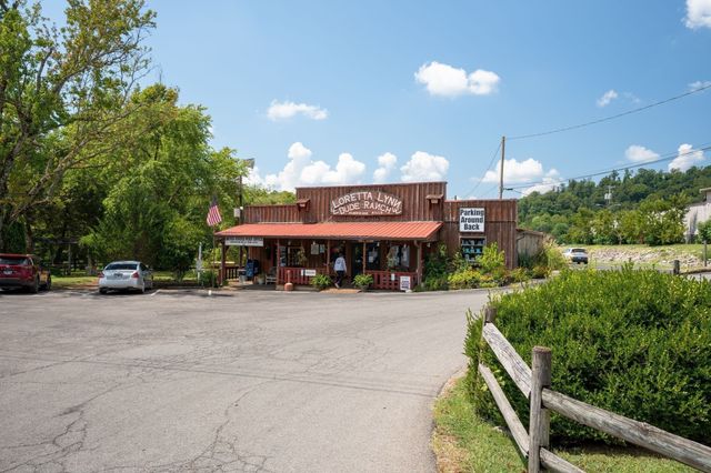 885 Dyer Rd, Hurricane Mills, TN 37078