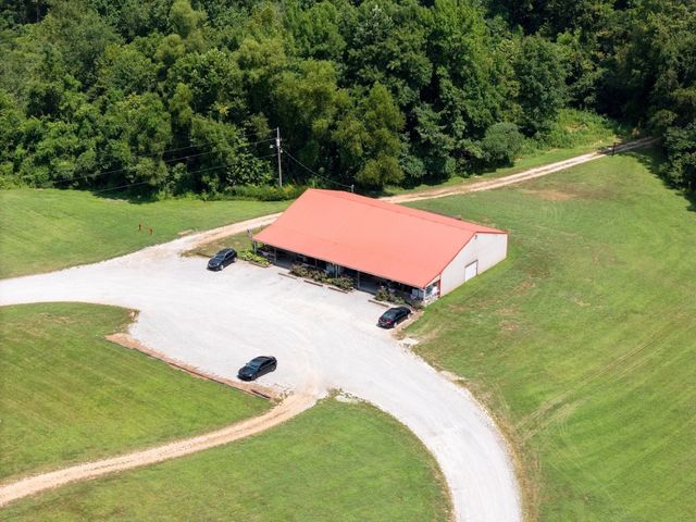 885 Dyer Rd, Hurricane Mills, TN 37078
