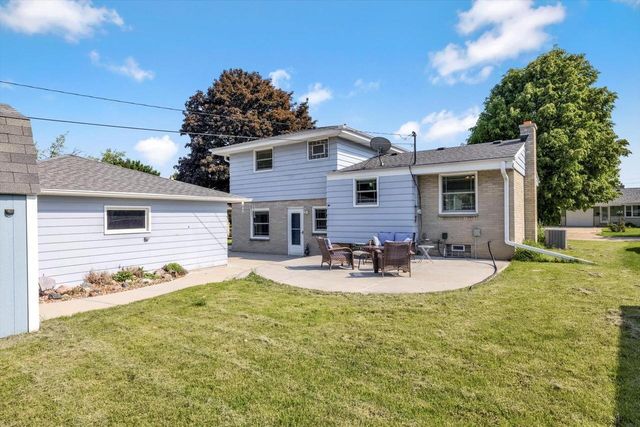 6087 Oakwood LANE W, Greendale, WI 53129