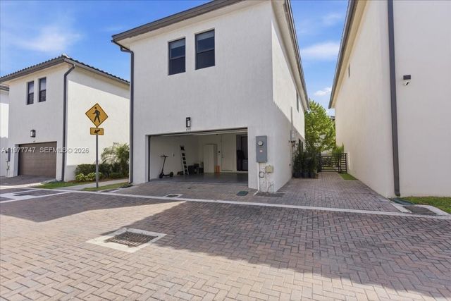 4395 NW 80th Court, Doral, FL 33166