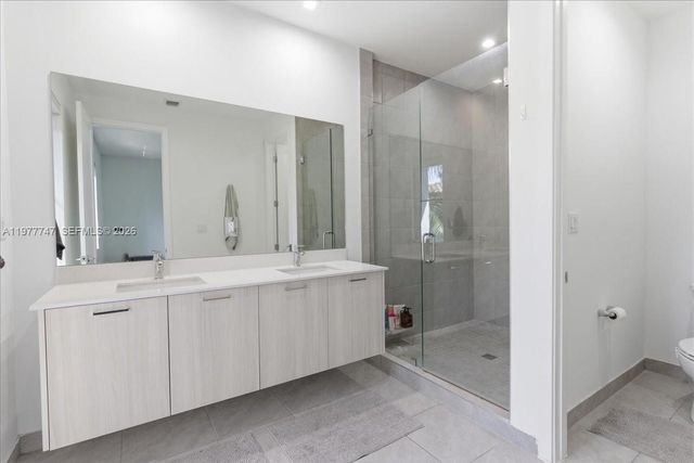 4395 NW 80th Court, Doral, FL 33166