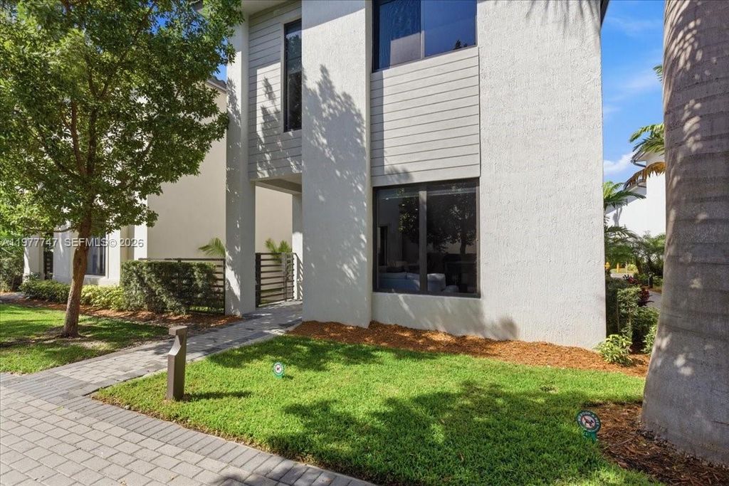 4395 NW 80th Court, Doral, FL 33166