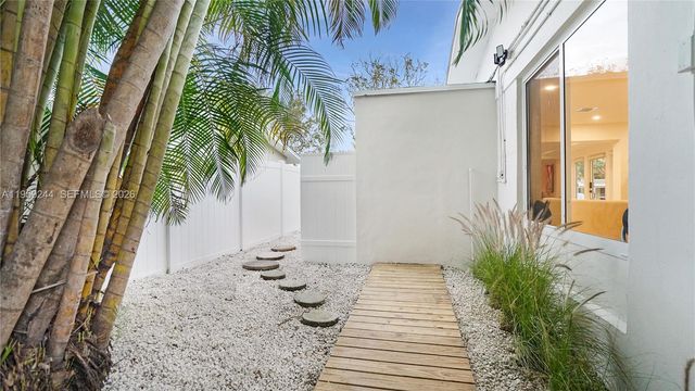 2749 NE 10th Ave, Wilton Manors, FL 33334