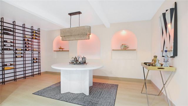 2749 NE 10th Ave, Wilton Manors, FL 33334