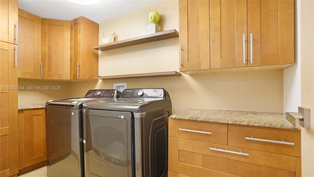 2749 NE 10th Ave, Wilton Manors, FL 33334