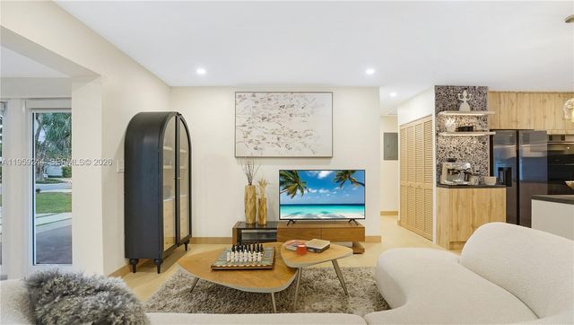 2749 NE 10th Ave, Wilton Manors, FL 33334