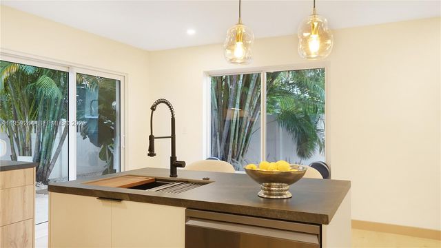 2749 NE 10th Ave, Wilton Manors, FL 33334