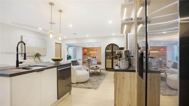 2749 NE 10th Ave, Wilton Manors, FL 33334