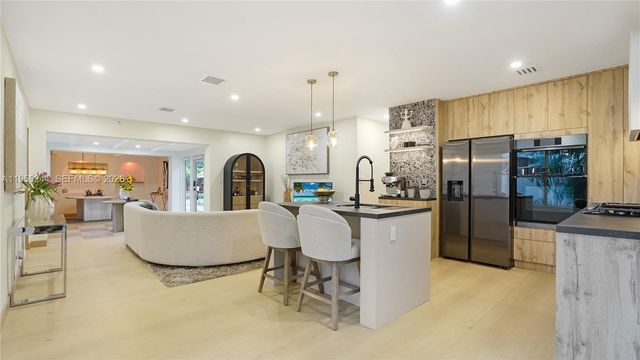 2749 NE 10th Ave, Wilton Manors, FL 33334