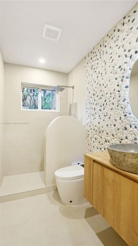 2749 NE 10th Ave, Wilton Manors, FL 33334