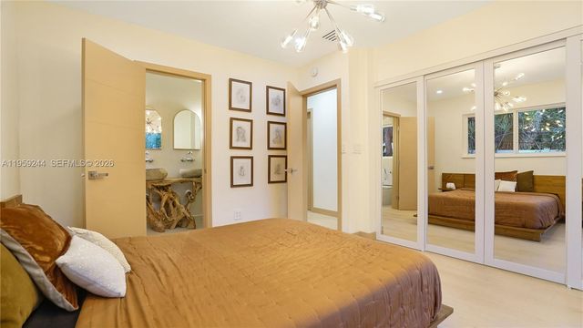 2749 NE 10th Ave, Wilton Manors, FL 33334