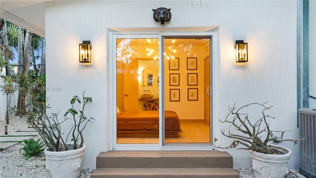 2749 NE 10th Ave, Wilton Manors, FL 33334