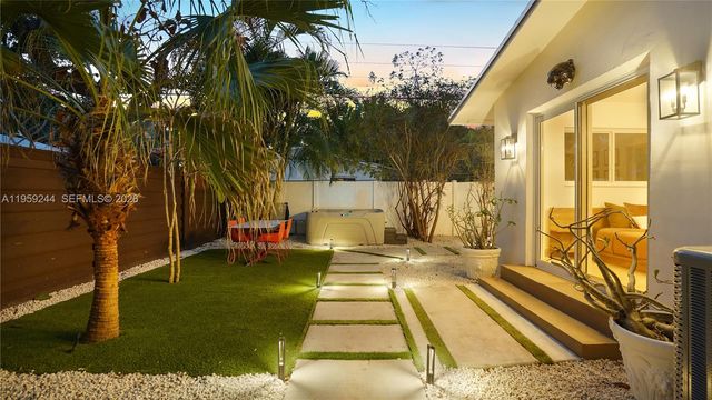 2749 NE 10th Ave, Wilton Manors, FL 33334