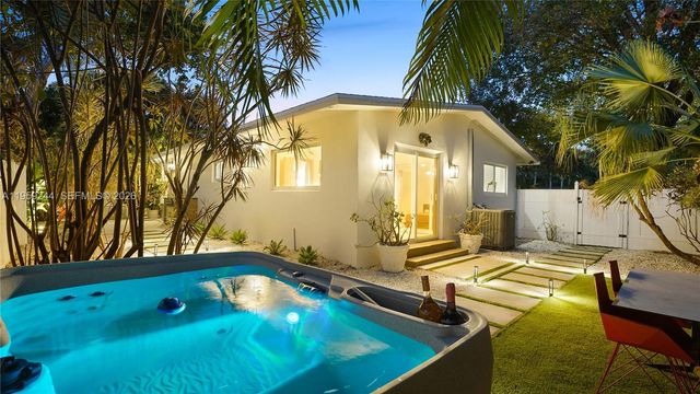 2749 NE 10th Ave, Wilton Manors, FL 33334