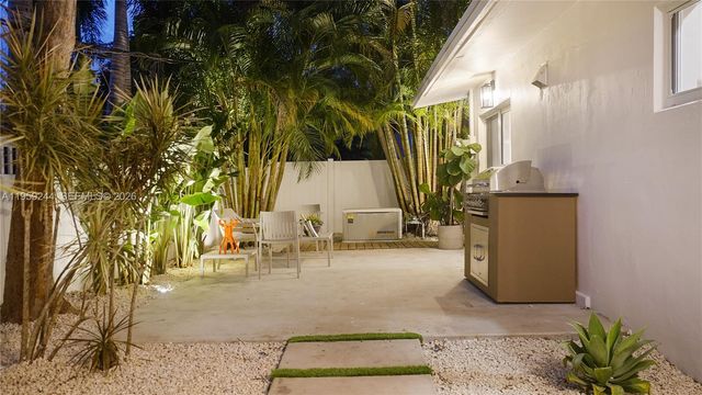 2749 NE 10th Ave, Wilton Manors, FL 33334