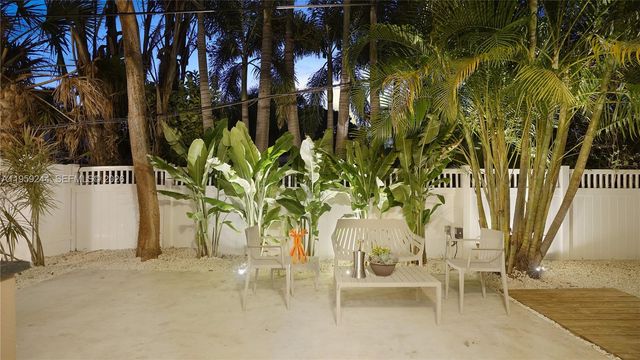 2749 NE 10th Ave, Wilton Manors, FL 33334