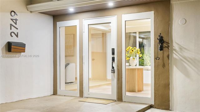 2749 NE 10th Ave, Wilton Manors, FL 33334