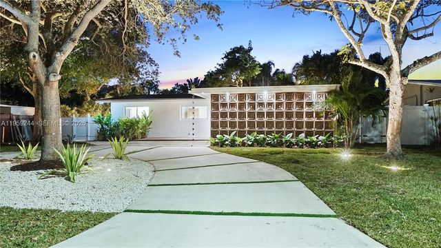 2749 NE 10th Ave, Wilton Manors, FL 33334