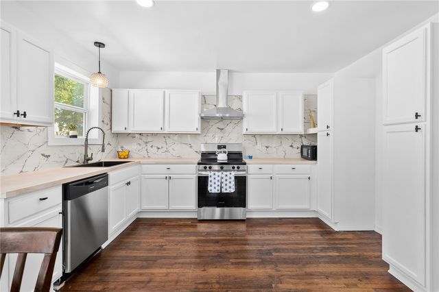 221 S. McCall, Sinton, TX 78387