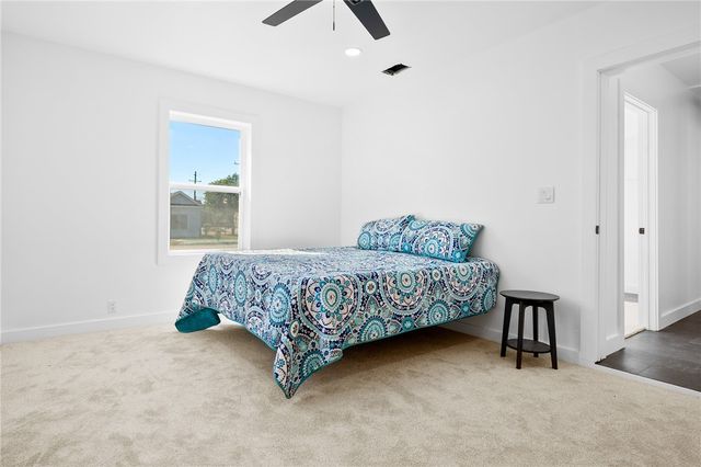 221 S. McCall, Sinton, TX 78387