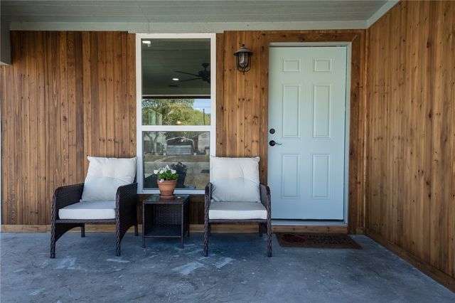 221 S. McCall, Sinton, TX 78387