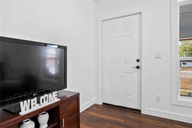 221 S. McCall, Sinton, TX 78387