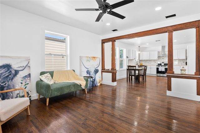 221 S. McCall, Sinton, TX 78387