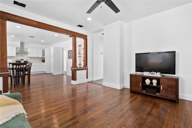 221 S. McCall, Sinton, TX 78387