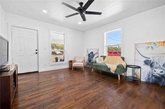 221 S. McCall, Sinton, TX 78387