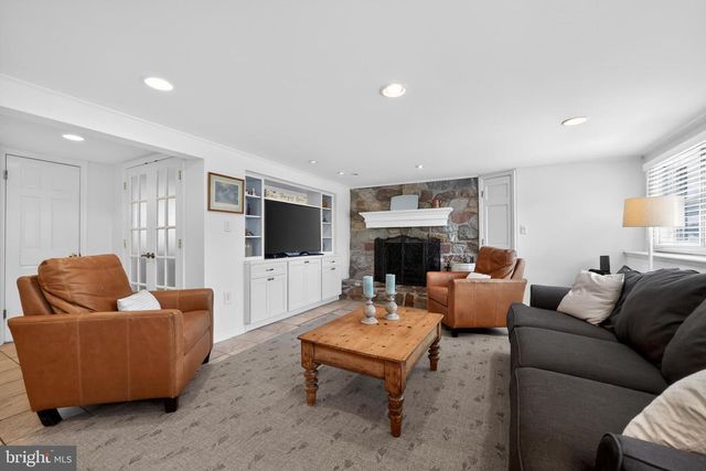21 BONNIE RAE DR, Hamilton, NJ 08620
