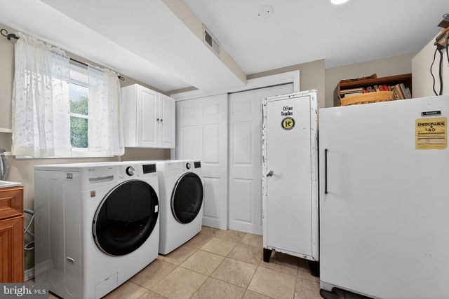 21 BONNIE RAE DR, Hamilton, NJ 08620