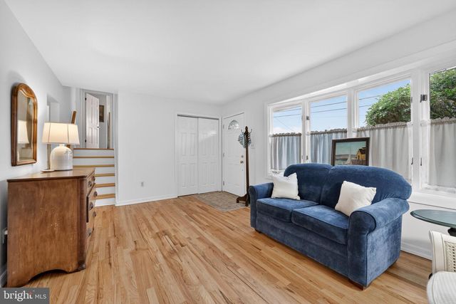 21 BONNIE RAE DR, Hamilton, NJ 08620