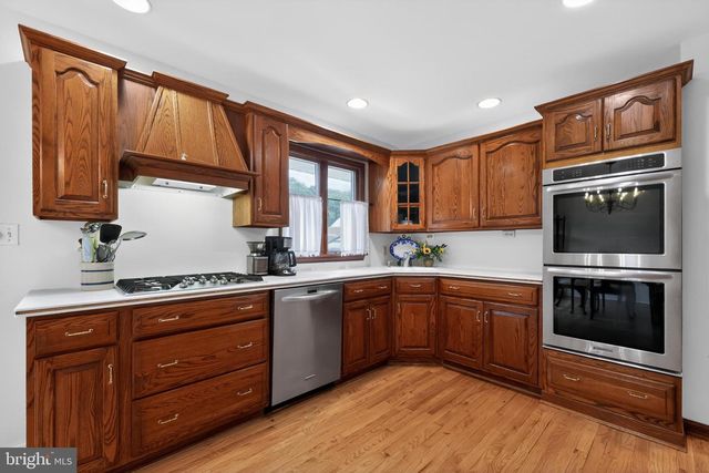 21 BONNIE RAE DR, Hamilton, NJ 08620