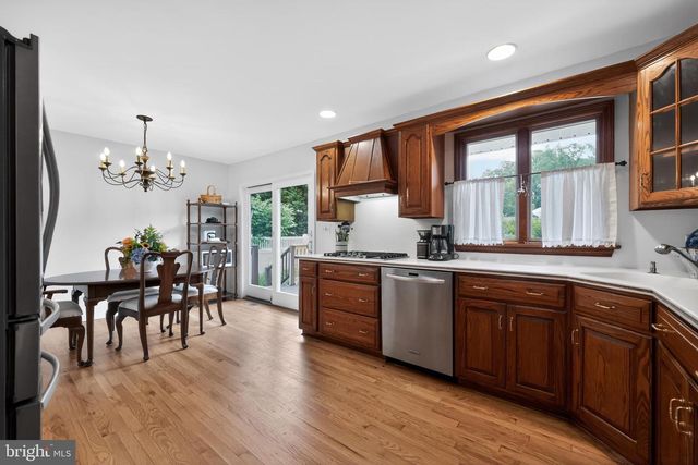 21 BONNIE RAE DR, Hamilton, NJ 08620