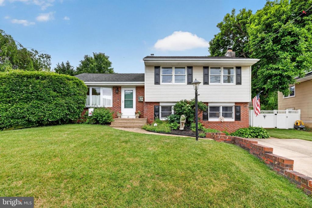 21 BONNIE RAE DR, Hamilton, NJ 08620