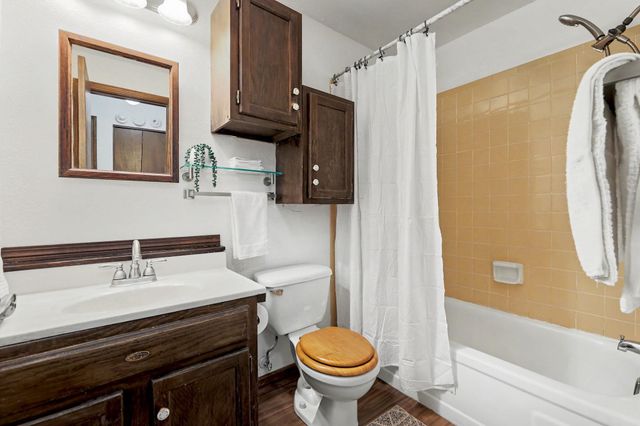 5509 S Topeka Cir, Wichita, KS 67216