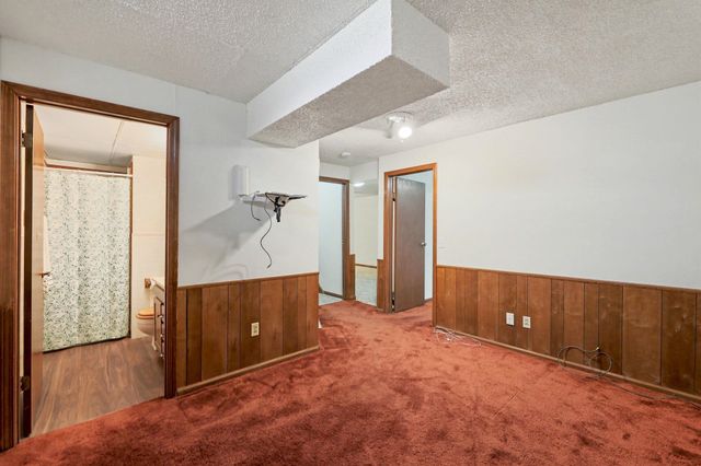 5509 S Topeka Cir, Wichita, KS 67216