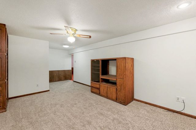 5509 S Topeka Cir, Wichita, KS 67216