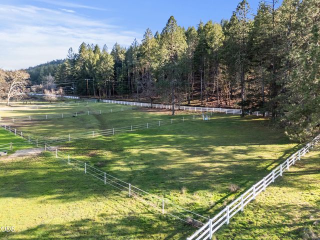 448 Ferry Road, Grants Pass, OR 97526