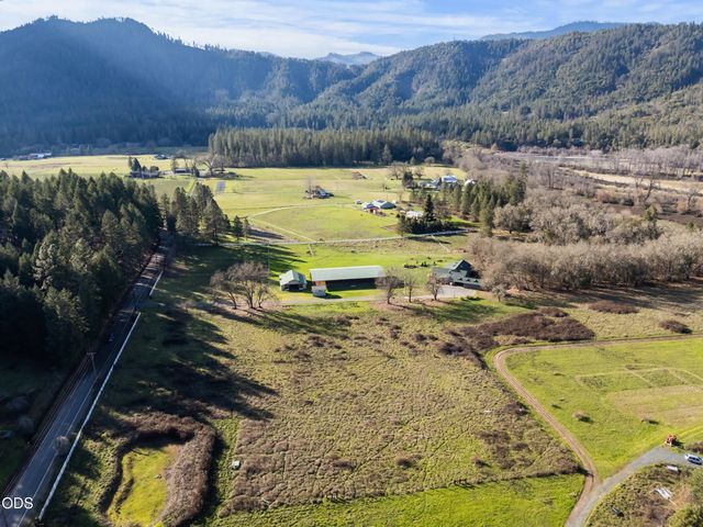 448 Ferry Road, Grants Pass, OR 97526