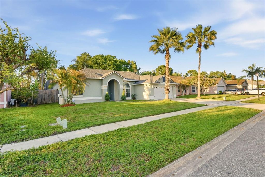 Image 2 of property listing at 1813 CROSSWELL COURT, Orlando, FL 32837