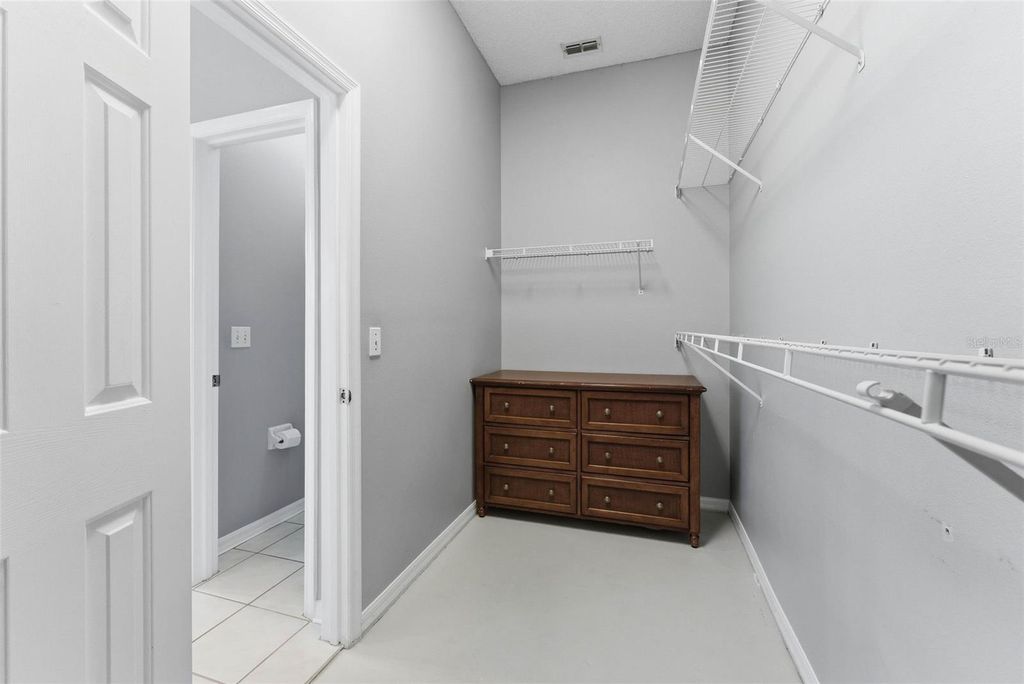 Image 17 of property listing at 1813 CROSSWELL COURT, Orlando, FL 32837