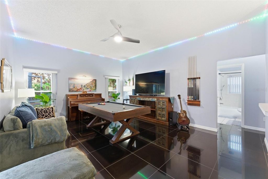 Image 20 of property listing at 1813 CROSSWELL COURT, Orlando, FL 32837